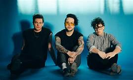 Artist lovelytheband